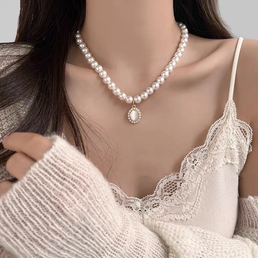 Vintage Pearl Pendant Necklace